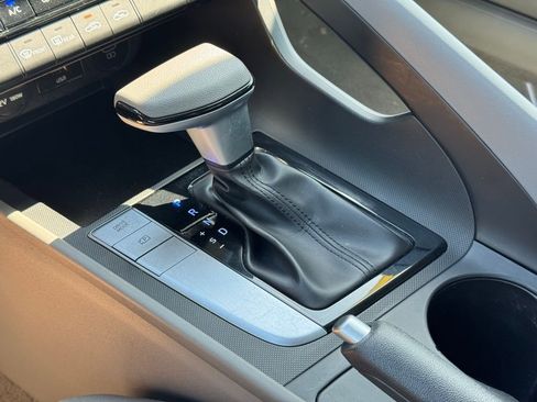 Used 2024 Hyundai Elantra SEL image 31