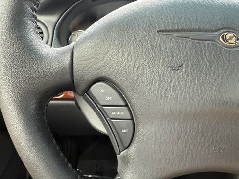 Used 2002 Chrysler Concorde Limited image 17