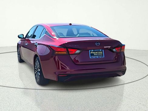 Used 2025 Nissan Altima 2.5 SV FWD image 6
