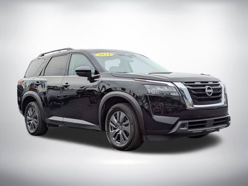 Used 2024 Nissan Pathfinder SV FWD image 2