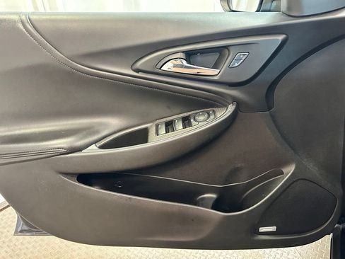 Used 2016 Chevrolet Malibu LT w/ Leather Package FWD image 4