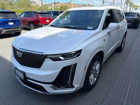 Certified 2023 Cadillac XT6 Luxury FWD image 2