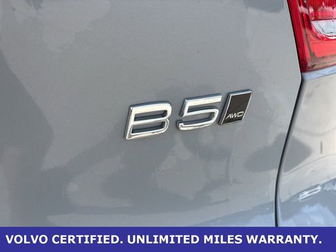 Certified 2025 Volvo XC40 B5 Core image 9