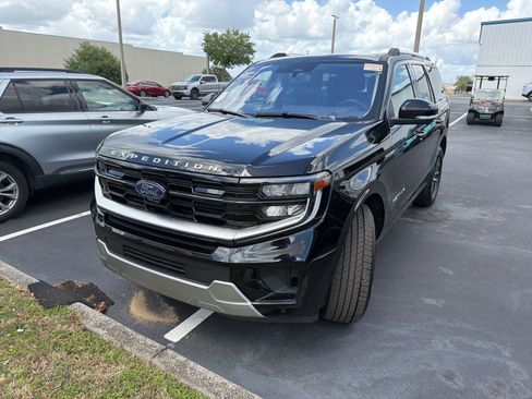 Used 2025 Ford Expedition Platinum image 13