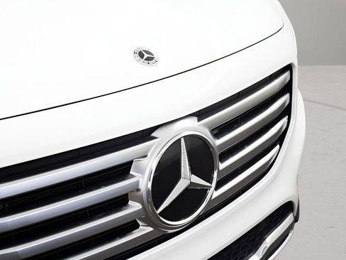 Used 2025 Mercedes-Benz GLB 250 image 11