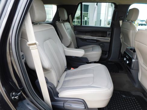 Used 2019 Ford Expedition Limited image 12