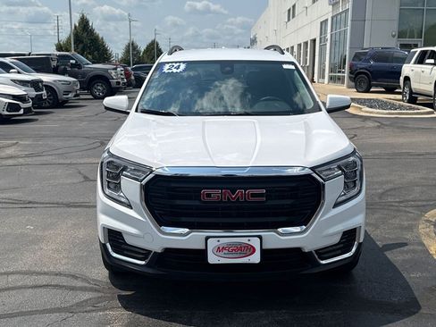 Used 2024 GMC Terrain SLE w/ Driver Convenience Package FWD image 5