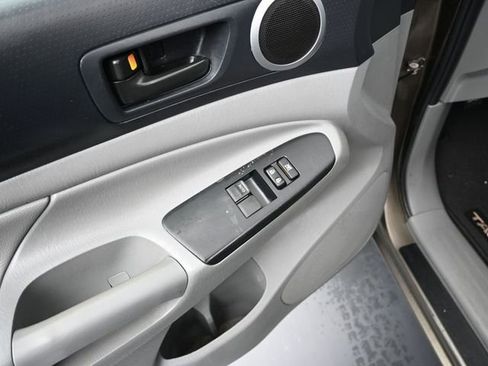 Used 2013 Toyota Tacoma 4x4 Access Cab V6 w/ TRD Off-Road Pkg image 13