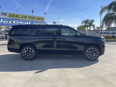 Used 2021 Chevrolet Suburban RST w/ Luxury Package image 9