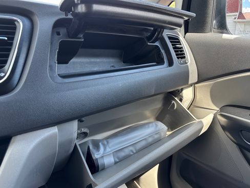Used 2018 Kia Sedona LX w/ LX Essentials Premium Package FWD image 38