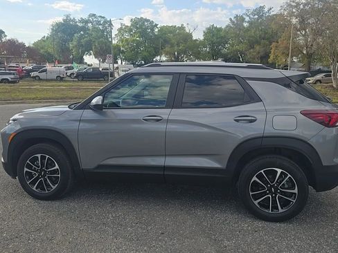 Used 2025 Chevrolet TrailBlazer LT image 3