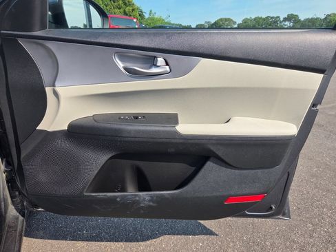 Used 2022 Kia Forte LXS FWD image 27