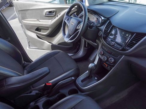 Used 2018 Chevrolet Trax LT w/ LT Convenience Package image 14