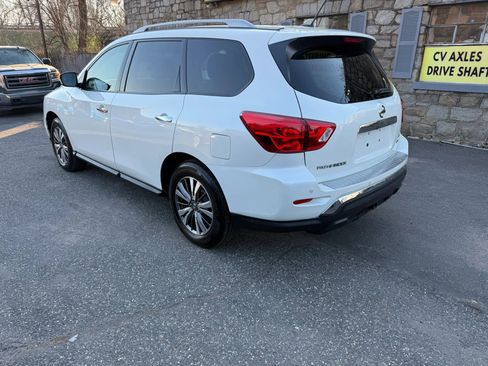 Used 2018 Nissan Pathfinder SV w/ SV Tech Package image 3