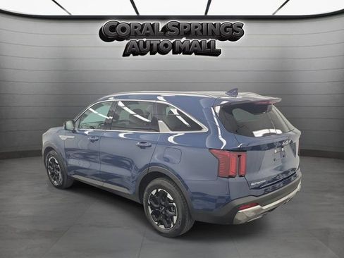 Used 2024 Kia Sorento S w/ Panoramic Sunroof Package FWD image 4