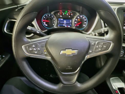 Used 2020 Chevrolet Equinox LT FWD image 18