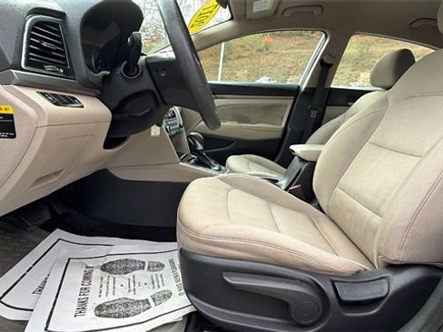 Used 2017 Hyundai Elantra SE image 13