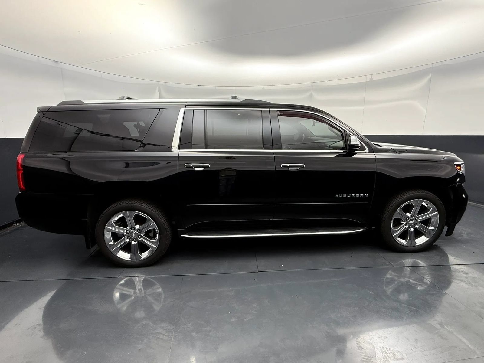 Used 2017 Chevrolet Suburban Premier AWD/4WD image 8