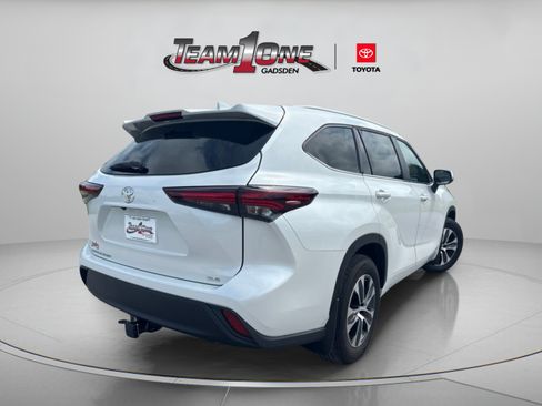 Used 2024 Toyota Highlander XLE FWD image 7