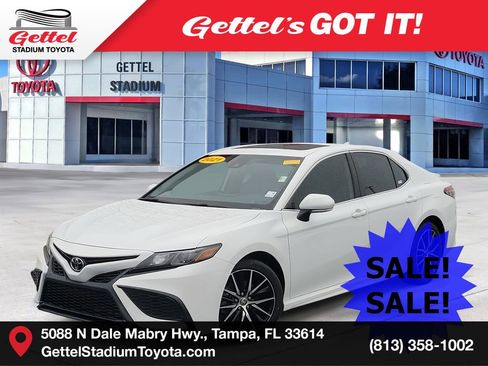Used 2021 Toyota Camry SE image 1