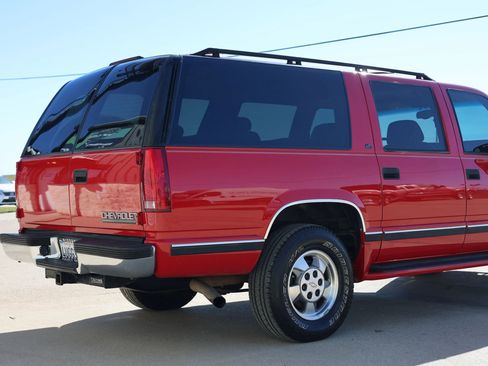Used 1998 Chevrolet Suburban Z71 w/ Preferred Equipment Group 3 image 4