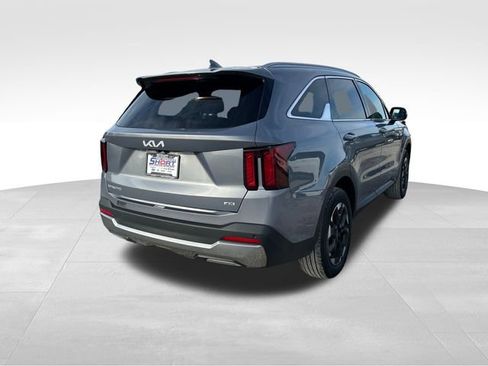 Used 2024 Kia Sorento S image 5