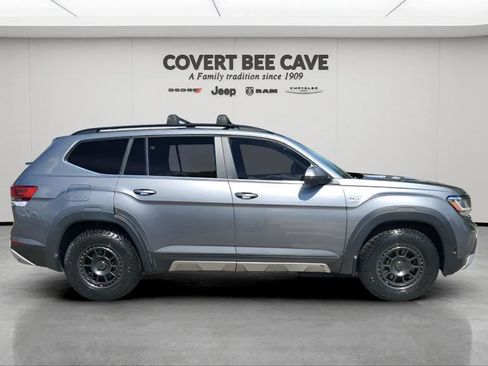 Used 2021 Volkswagen Atlas SE image 11