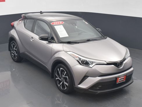Used 2019 Toyota C-HR XLE image 21
