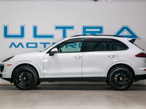 Used 2016 Porsche Cayenne S image 3