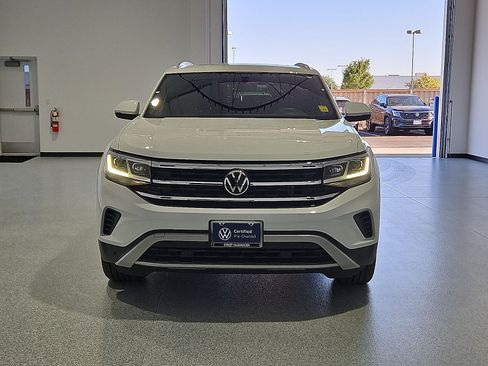 Certified 2023 Volkswagen Atlas Cross Sport SE w/ Panoramic Sunroof Package FWD image 3