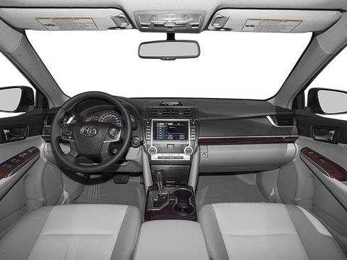 Used 2013 Toyota Camry XLE w/ Leather Pkg image 7