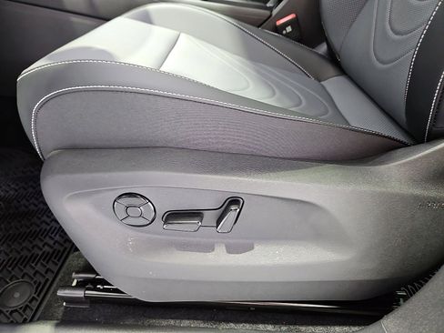 New 2026 Volkswagen Tiguan SE FWD image 18