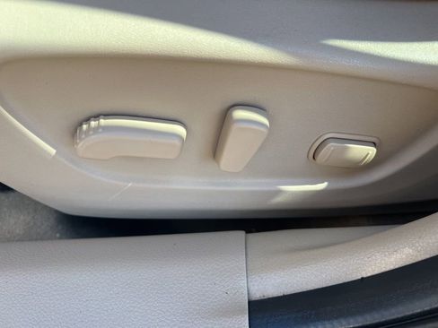 Used 2015 Nissan Rogue SV image 52