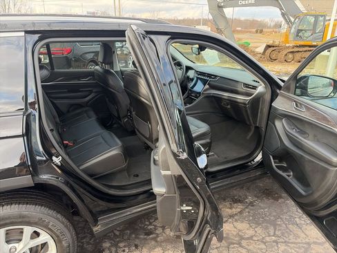 Used 2023 Jeep Grand Cherokee Limited image 17