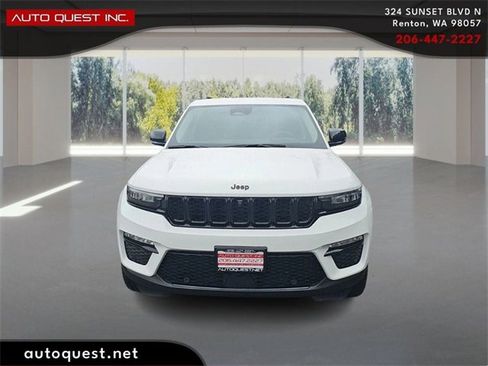 Used 2023 Jeep Grand Cherokee Limited w/ Luxury Tech Group II image 2