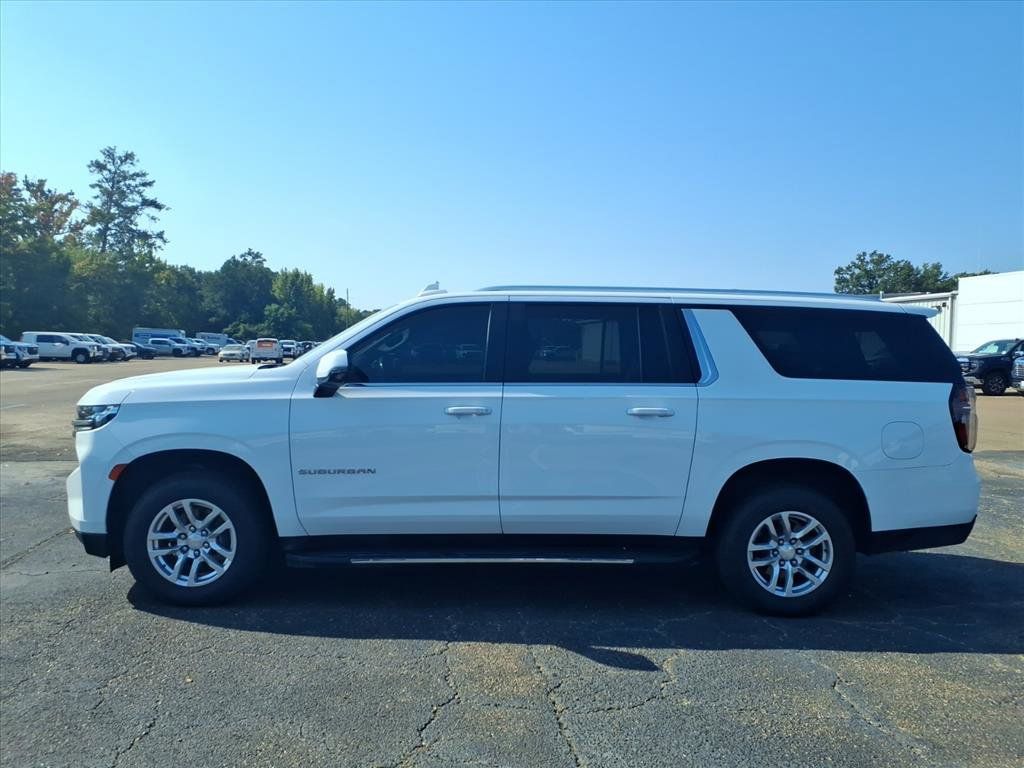 Used 2022 Chevrolet Suburban LT w/ Luxury Package AWD/4WD image 1