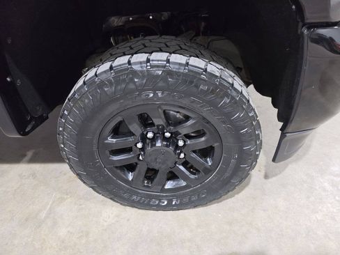 Used 2017 GMC Sierra 2500 SLT w/ All Terrain X HD Package AWD/4WD image 23