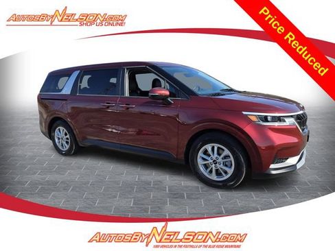 Used 2024 Kia Carnival LX FWD image 1