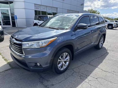Used 2015 Toyota Highlander XLE AWD/4WD image 2
