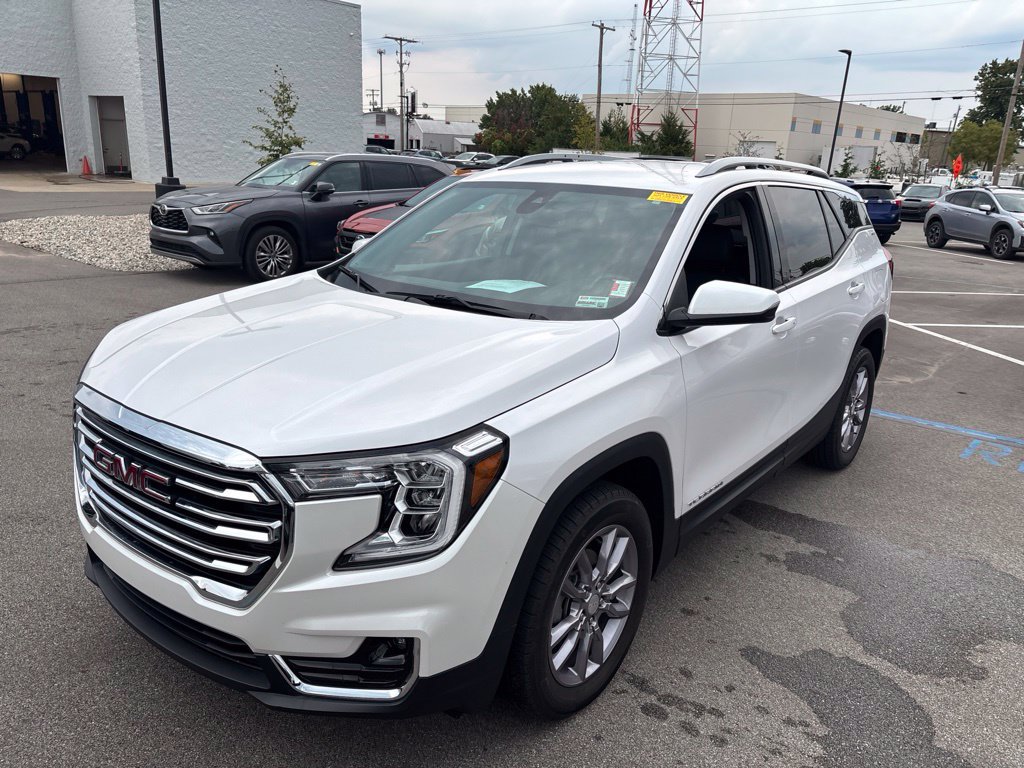 Used 2023 GMC Terrain SLT w/ LPO, Floor Liner Package AWD/4WD image 3