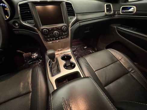 Used 2017 Jeep Grand Cherokee Limited w/ Luxury Group II image 3