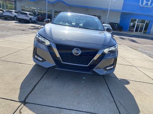 Used 2023 Nissan Sentra SR w/ Electronics Package FWD image 3