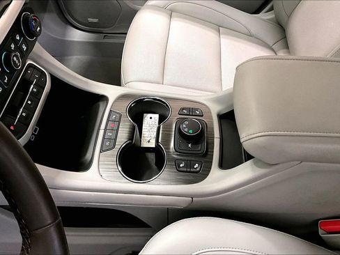 Used 2023 GMC Acadia SLT w/ LPO, Cargo Package AWD/4WD image 18