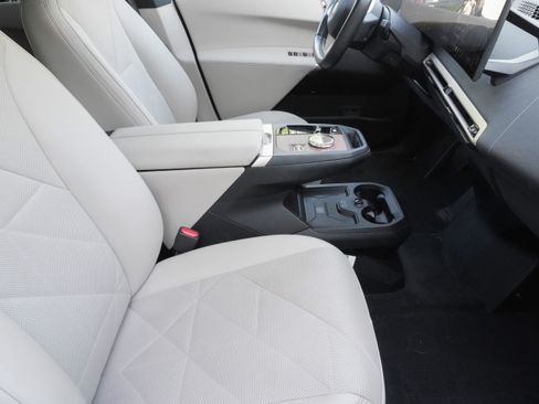 Used 2024 BMW iX xDrive50 AWD/4WD image 10