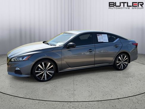 Used 2021 Nissan Altima 2.5 SR w/ SR Premium Package FWD image 3