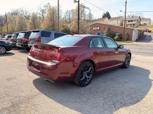 Used 2020 Chrysler 300 Touring w/ Sport Appearance Package image 5