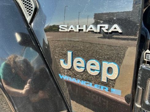 Used 2023 Jeep Wrangler Unlimited Sahara w/ Cold Weather Group AWD/4WD image 43
