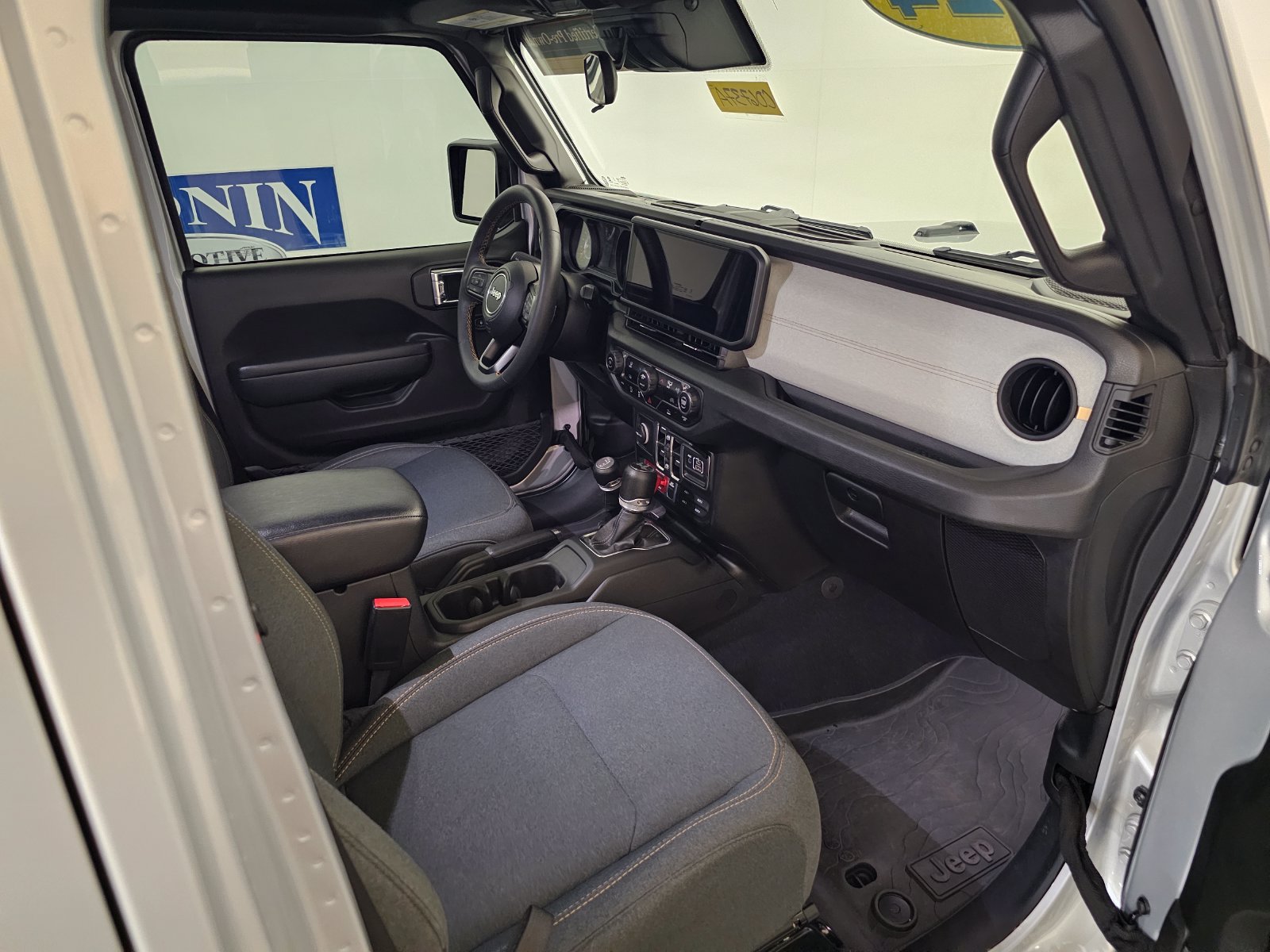 Used 2024 Jeep Wrangler Unlimited Sport AWD/4WD image 26