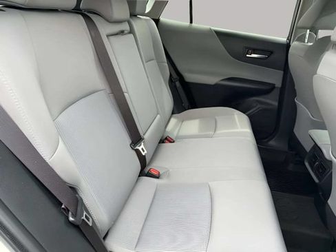 Used 2022 Toyota Venza LE AWD/4WD image 18