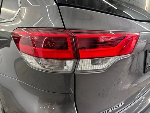 Used 2019 Toyota Highlander XLE AWD/4WD image 33